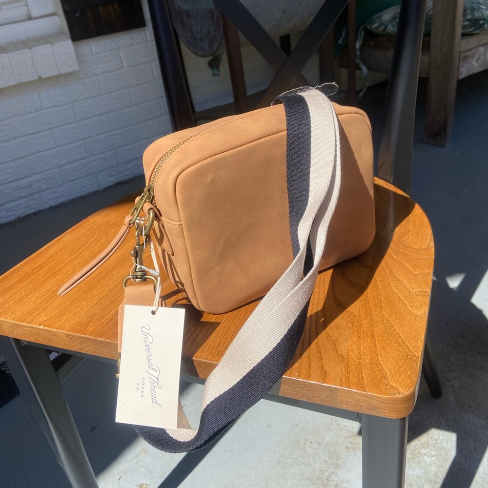 Crossbody Universal Thread purse bag